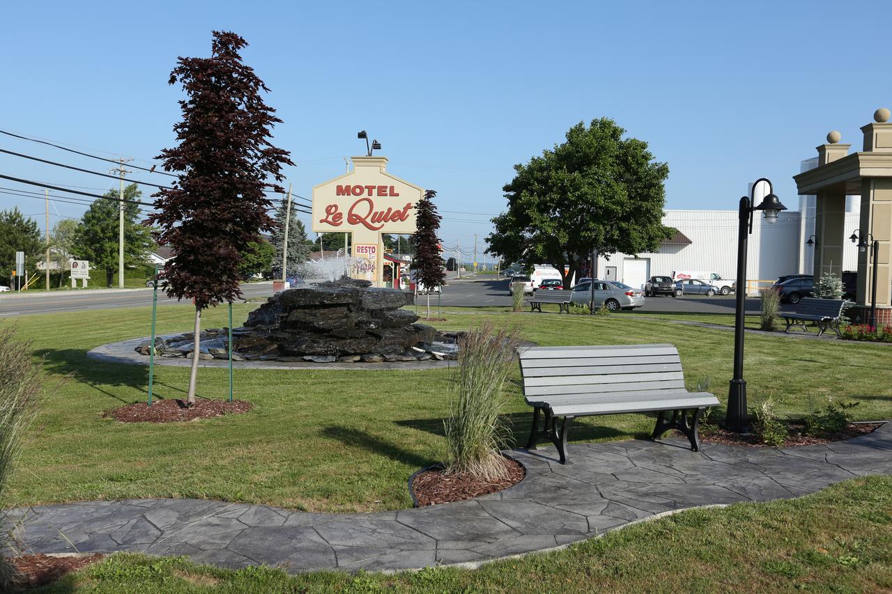 Hotel Motel Le Quiet Lac-Megantic Exterior photo